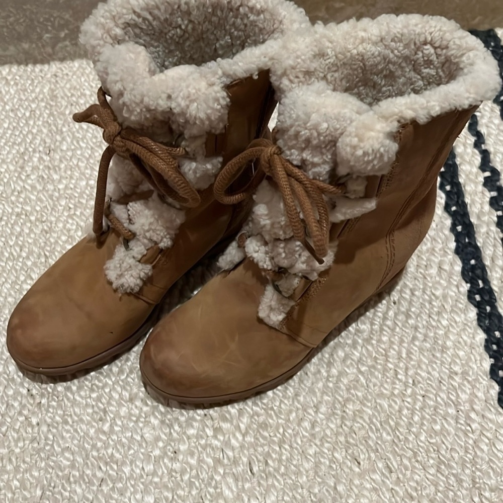 Sorel Womens Wedge Boots with Sherling